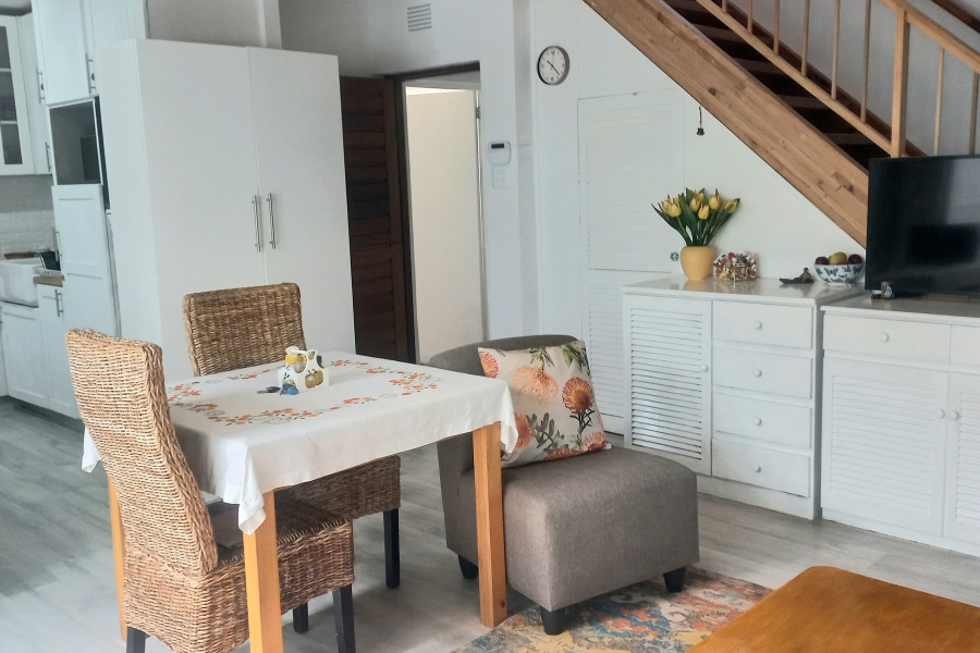 5 Bedroom Property for Sale in Kingfisher Creek Western Cape